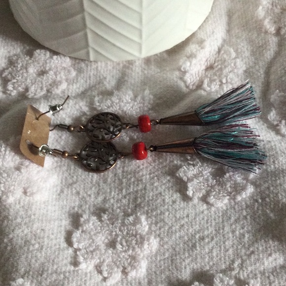 Earrings - Picture 2 of 4